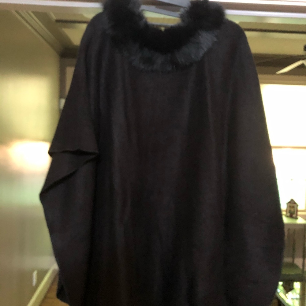 Adrienne Landau poncho!